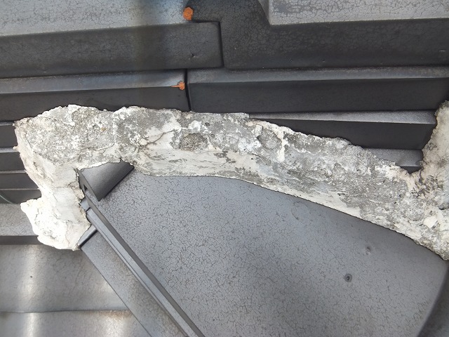 漆喰の経年劣化が進んだ状態